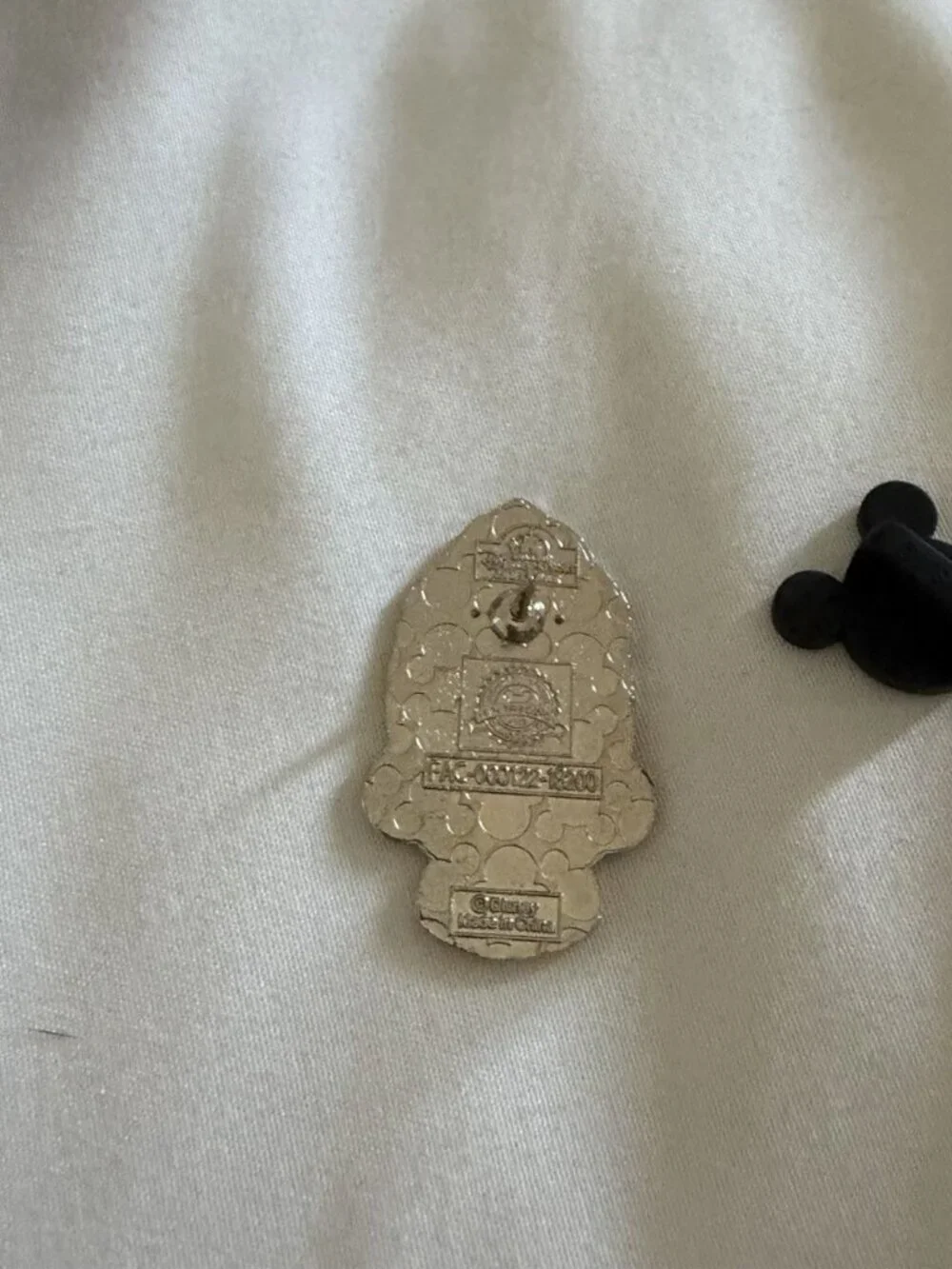 Disney Lanyard With 4 Pins Anna Sleeping Beauty Mickey Fantasia